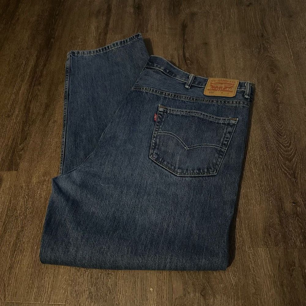 Levis 550 Mens Relaxed Fit Jeans Medium Wash Tagged Size 48x32 Actual 47x31